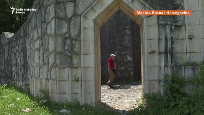 Partizansko groblje u Mostaru tajno skrnave, javno spašavaju