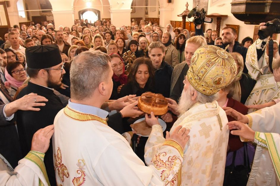 Patrijarh Irinej služio liturgiju u Nikolajevnoj crkvi u Zemunu