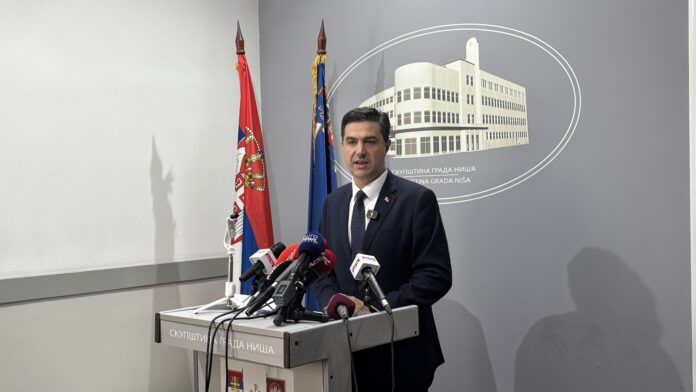 Pavlović kaže da poštuje građane kojima je vikao „ustaše“, a u maniru Sotirovski – pitanja Južnih vesti mu se ne sviđaju