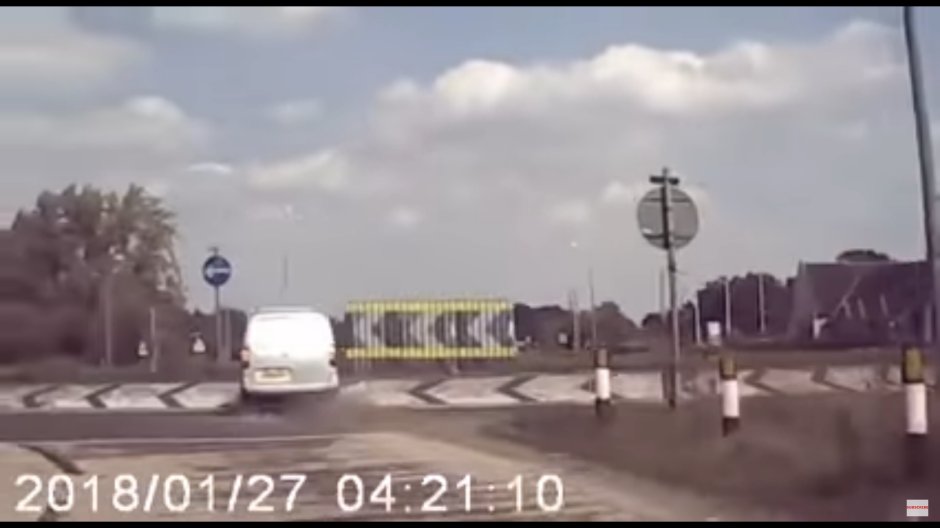 Pazite na kružni tok, da ne biste poleteli (VIDEO)