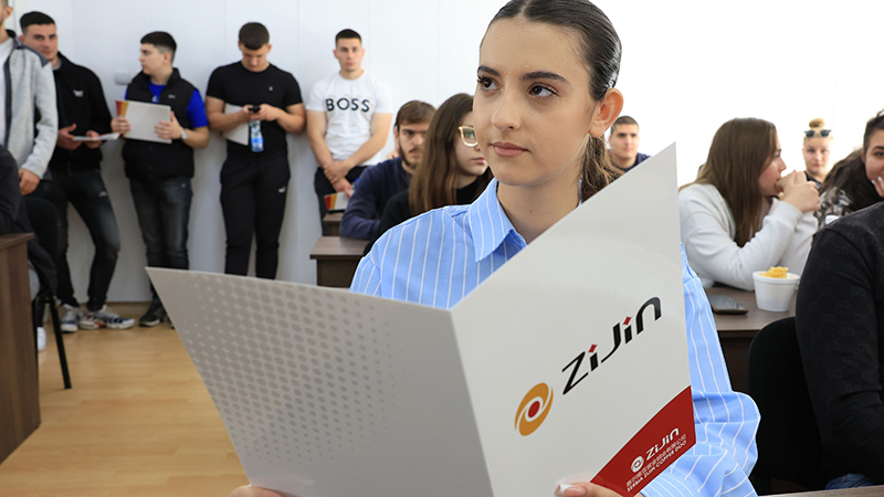 Pedeset najboljih srednjoškolaca u Boru nagrađeno stipendijama