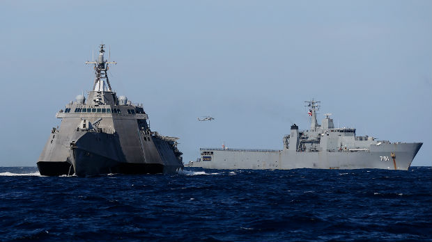Peking zabrinut zbog prolaska dva američka broda