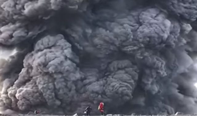 Peli se na vulkan tokom erupcije: Hrabrost ili ludost? VIDEO