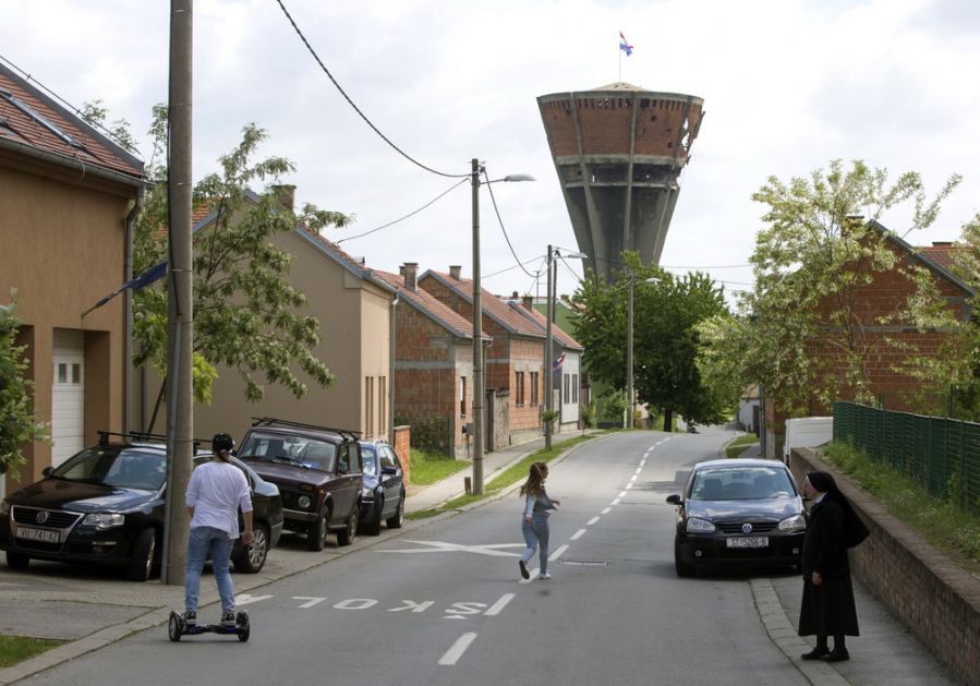 Hrvatska predsednica protiv vraćanja ćirilice u Vukovar