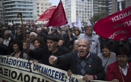 
					Penzioneri u Grčkoj dobili sudsku bitku protiv smanjenja penzija 
					
									