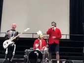 Pepersi napravili jutarnji koncert u školi (VIDEO)