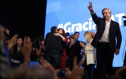 
					Peronista Alberto Fernandes pobedio na predsedničkim izborima u Argentini 
					
									