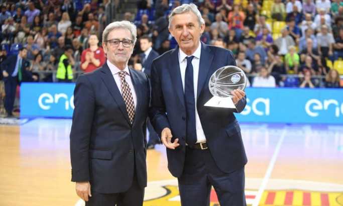 Pešiću uručeno priznanje za najboljeg trenera u ACB ligi (VIDEO)