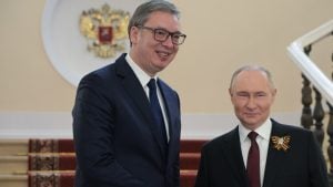 Peskov posebno pohvalio Fica i Vučića: Zastava Rusije na ambasadi Srbije u Moskvi