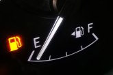 Pet načina da sačuvate gorivo kad vozite na rezervi