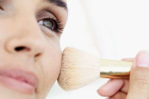 Pet znakova da kupujete šminku koja vam ne odgovara