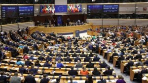 Peticija u EP: Vučić odlaskom u Moskvu podržao ratne zločine, Košta da otkaže posetu Srbiji