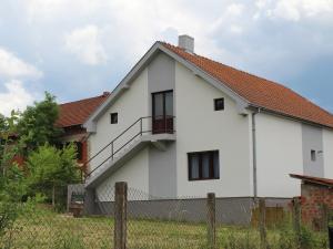 Petočlana porodica Stojanović iz okoline Vlasotinca dobila novi dom
