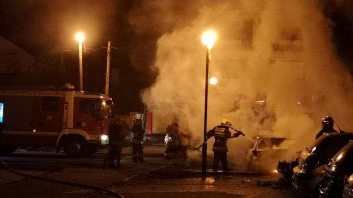 Pevaču zapalili kafić i auto, SUMNJA SE DA SU POŽARI PODMETUTI! (FOTO)