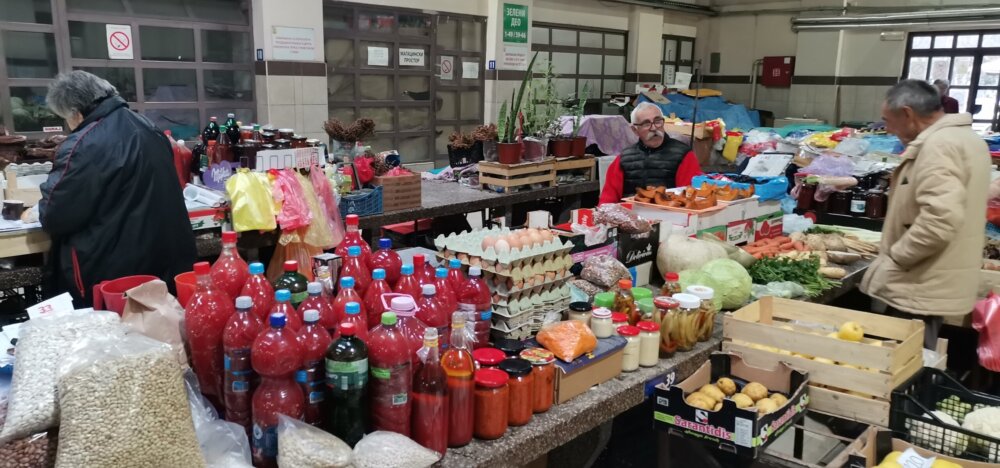 Pijace postale ekskluzivna mesta u gradu sudeći po cenama: Koliko u Srbiji koštaju najosnovnije namirnice