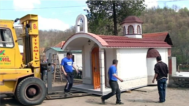 Piroćanac gradi minijaturne crkve