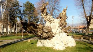 Pirot: Oštećena skulptura Jabučila, krilatog konja vojvode Momčila