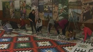 Pirotski ćilim oslikan na podu sale Doma kulture u selu Dojkinci