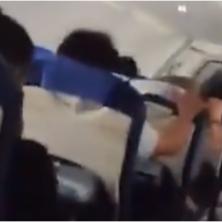 Plač dece i krici odzvanjali kabinom! Dramatična scena na letu: Avion uleteo u besnu oluju, putnici vrištali od straha (FOTO/VIDEO)