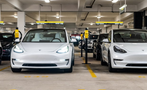 Plan Evropske komisije: Rent a car kuće i kompanije moraće da kupuju samo električne automobile?