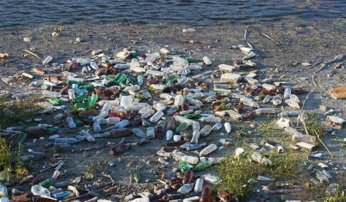 Plastične flaše jednako opasne kao klimatske promene