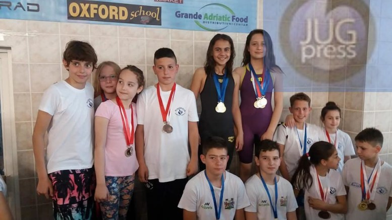 Plivački klub “Leskovac” osvojio 32 medalje na “Dubočica kupu”