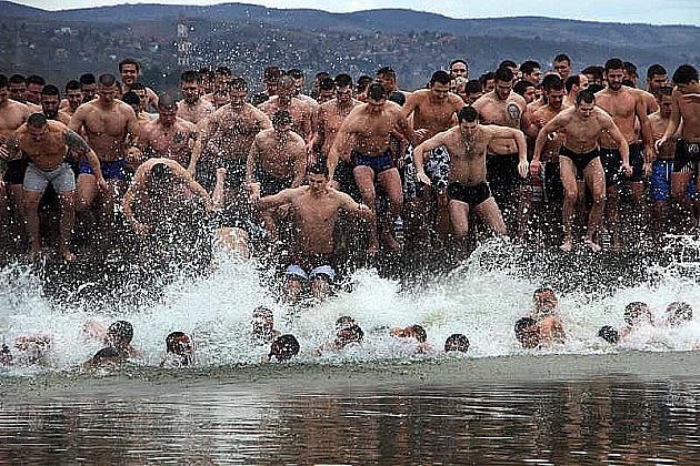 Plivanje za časni krst sutra u Sremskoj Kamenici