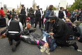 Pljušte masovna hapšenja i zatvorske kazne zbog blokade puteva VIDEO/FOTO