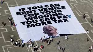 ‘Pobeda’: Demonstranti slave Bezosovu promenu mesta venčanja u Veneciji