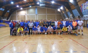 Pobeda sporta i drugarstva u Blacu: Veterani četiri kluba odigrali turnir u malom fudbalu (FOTO)