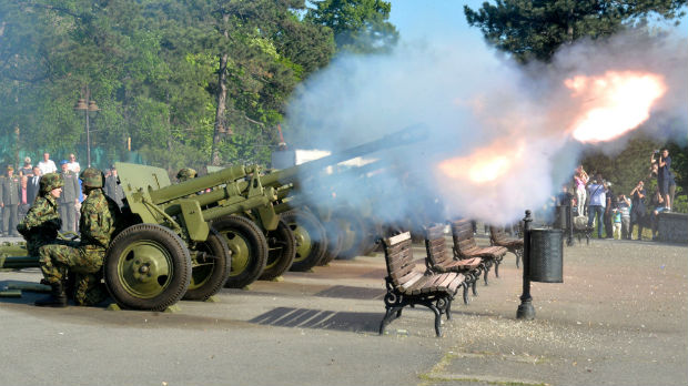 Počasni plotuni povodom Dana Vojske Srbije