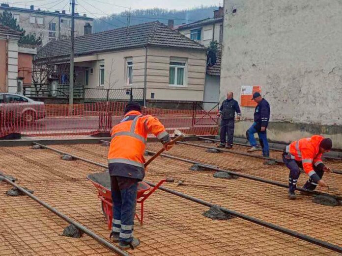 Počela izgradnja novog dečijeg igrališta u Kuršumliji, vrednost radova 8,2 miliona dinara