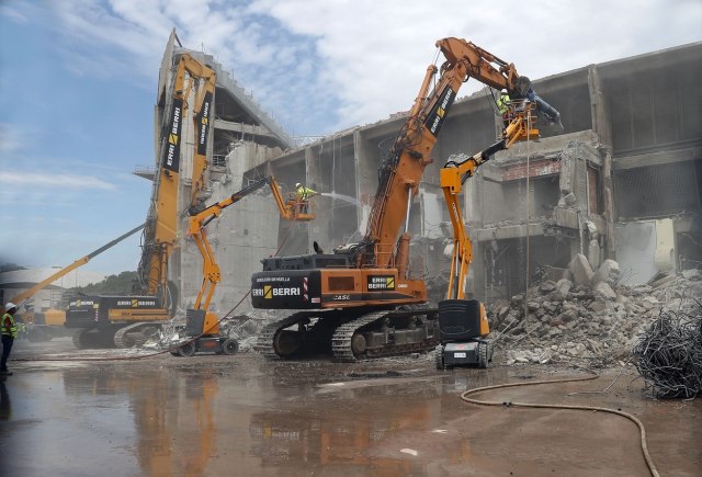 Počela je nova era Barse – stadion Nou Kamp u ruševinama