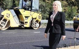 
					Počela rekonstrukcija šest kilometara puta Šabac-Sremska Mitrovica, došla i ministarka 
					
									