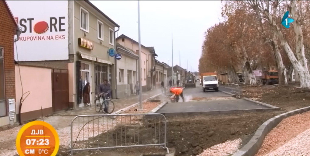 Počelo asfaltiranje Železničke ulice u Sremskoj Mitrovici