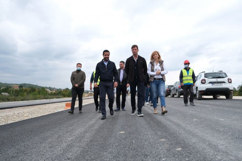 Počelo asfaltiranje auto-puta od Preljine do Pakovraća