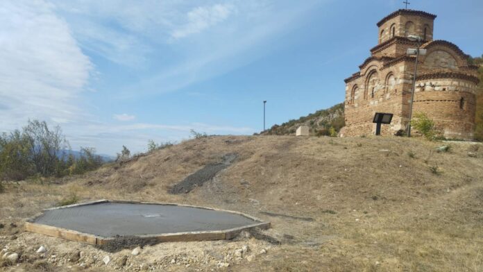 Počelo betoniranje kod Latinske crkve u Gornjem Matejevcu, meštani strahuju za spomenik kulture
