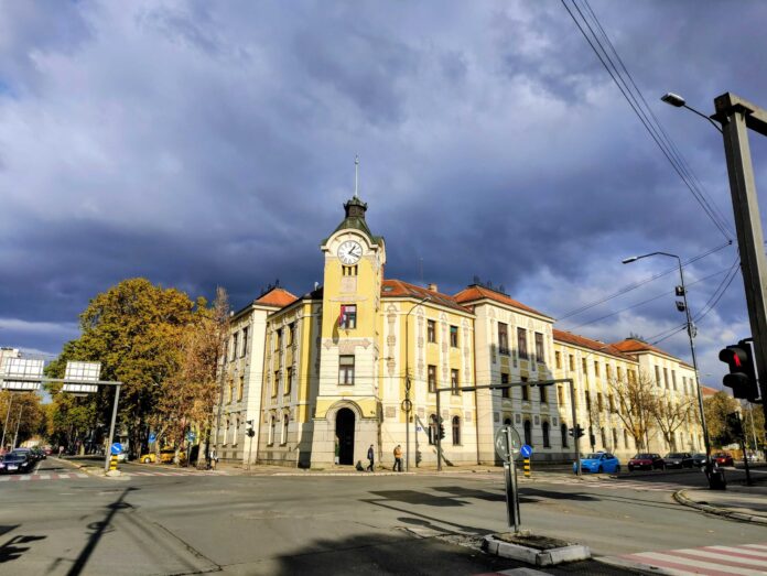 Počelo suđenje niškom piscu Dejanu Stojiljkoviću, traže mu 200.000 dinara