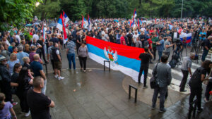 Počeo još jedan protest ispred zgrade Vlade Crne Gore zbog rezolucije o genocidu u Srebrenici