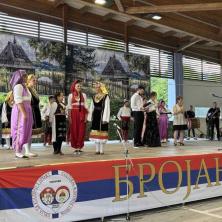 Počeo najveći festival srpskog folkora u Evropi: U Trentu se okupilo 1.300 folkoraša (FOTO)