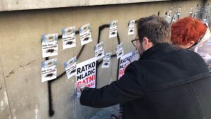 Počeo protest antifašista i umetnika zbog grafita Ratku Mladiću na Domu omladine (FOTO)