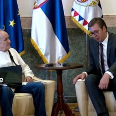 Učinićemo SVE da pametni ljudi OSTANU U SRBIJI Završen sastanak predsednika Vučića i profesora Radenovića (FOTO)