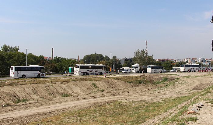 Počinje naplata parkiranja turističkih autobusa na privremenim parkinzima u Novom Sadu 
