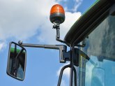 Podela rotacionih svetala za vozače traktora i poljoprivrednih mašina u šumadijskim selima