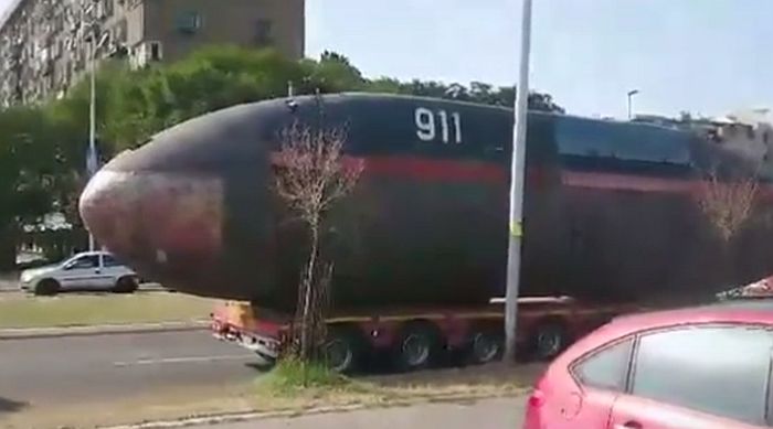 Podmornica koja će biti pretvorena u muzej stigla u Srbiju