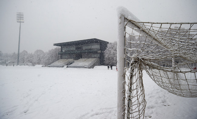 Pogled ka nebu - Hoće li danas igrati fudbal u Srbiji?