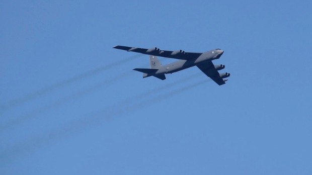 Pogled na američki bombarder iz kokpita ruskih lovaca