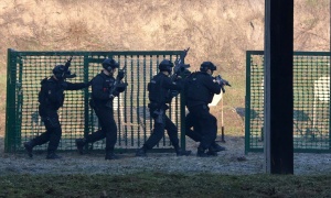 Pogledajte kako srpski policajci pucaju iz NOVOG, MOĆNOG ORUŽJA domaće proizvodnje (FOTO, VIDEO)