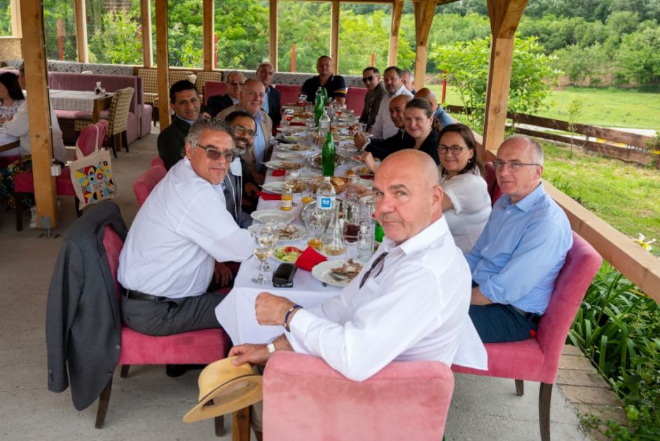 Pogledajte kako je ambasadorima bilo u “Srpskoj Toskani” (video)