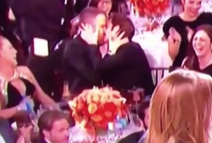 Pogledajte poljubac Ryana Reynoldsa i Andrew Garfielda (VIDEO)
